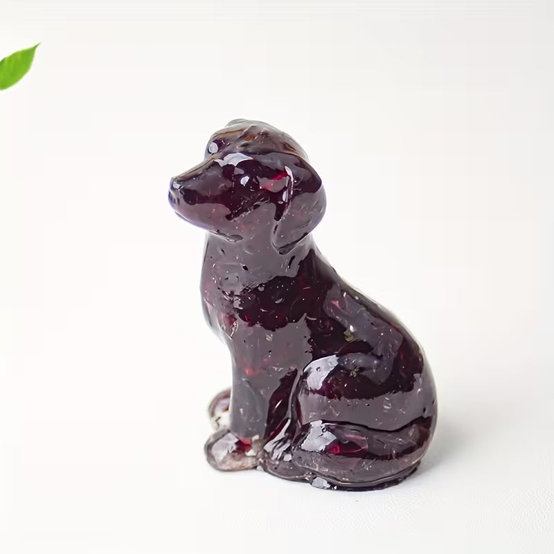 Chien Assis en Résine & Grenat