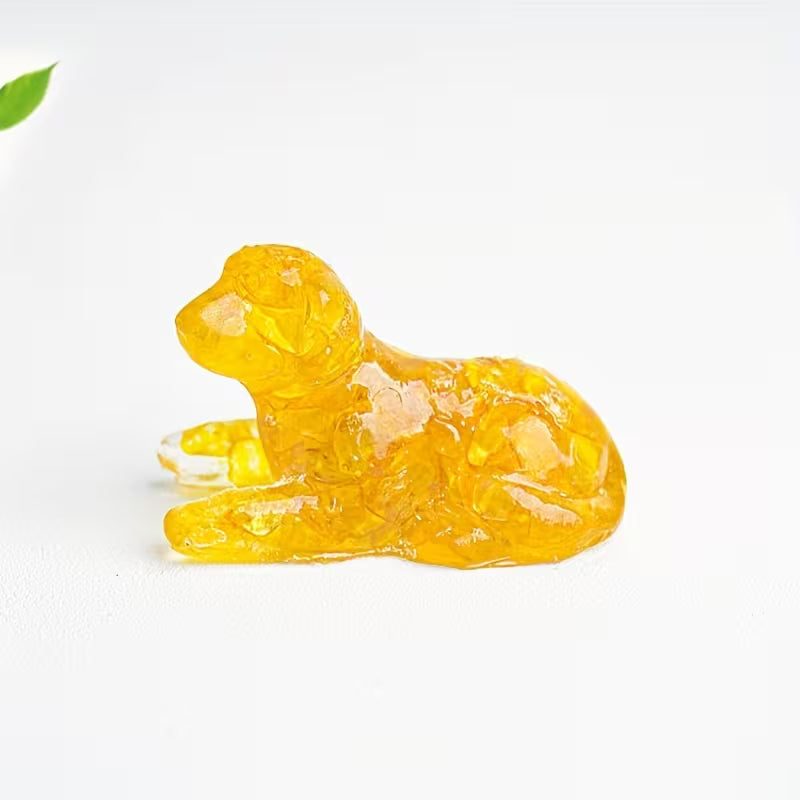 Chien Couché en Résine & Citrine