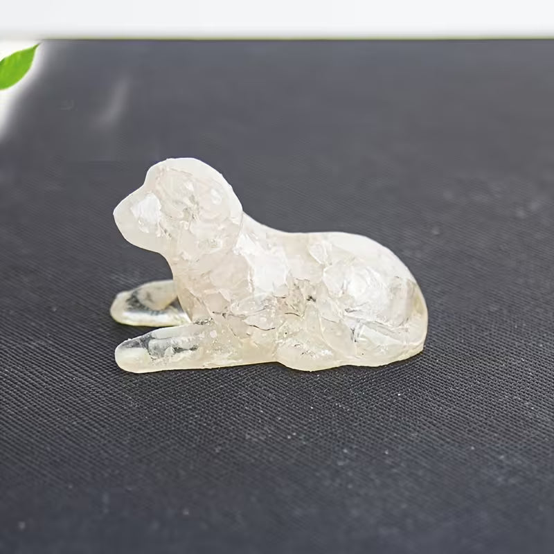 Chien Couché en Résine & Quartz Blanc