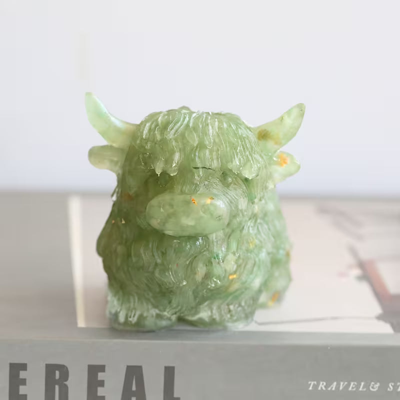 Vache Écossaise en Résine & Aventurine