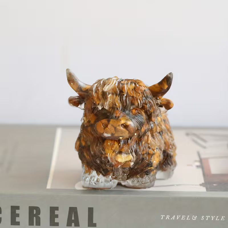 Vache Écossaise en Résine & Oeil de Tigre