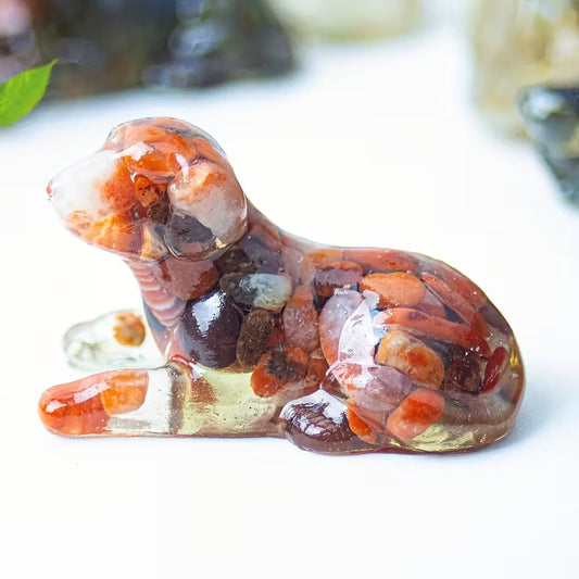 Chien Couché en Résine & Agate Rouge