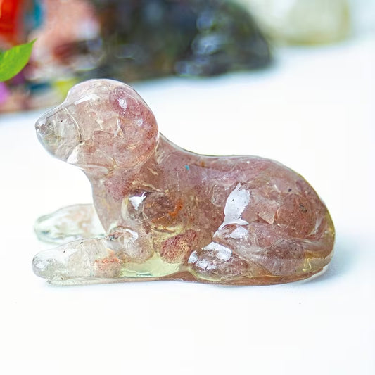 Chien Couché en Résine & Quartz Fraise